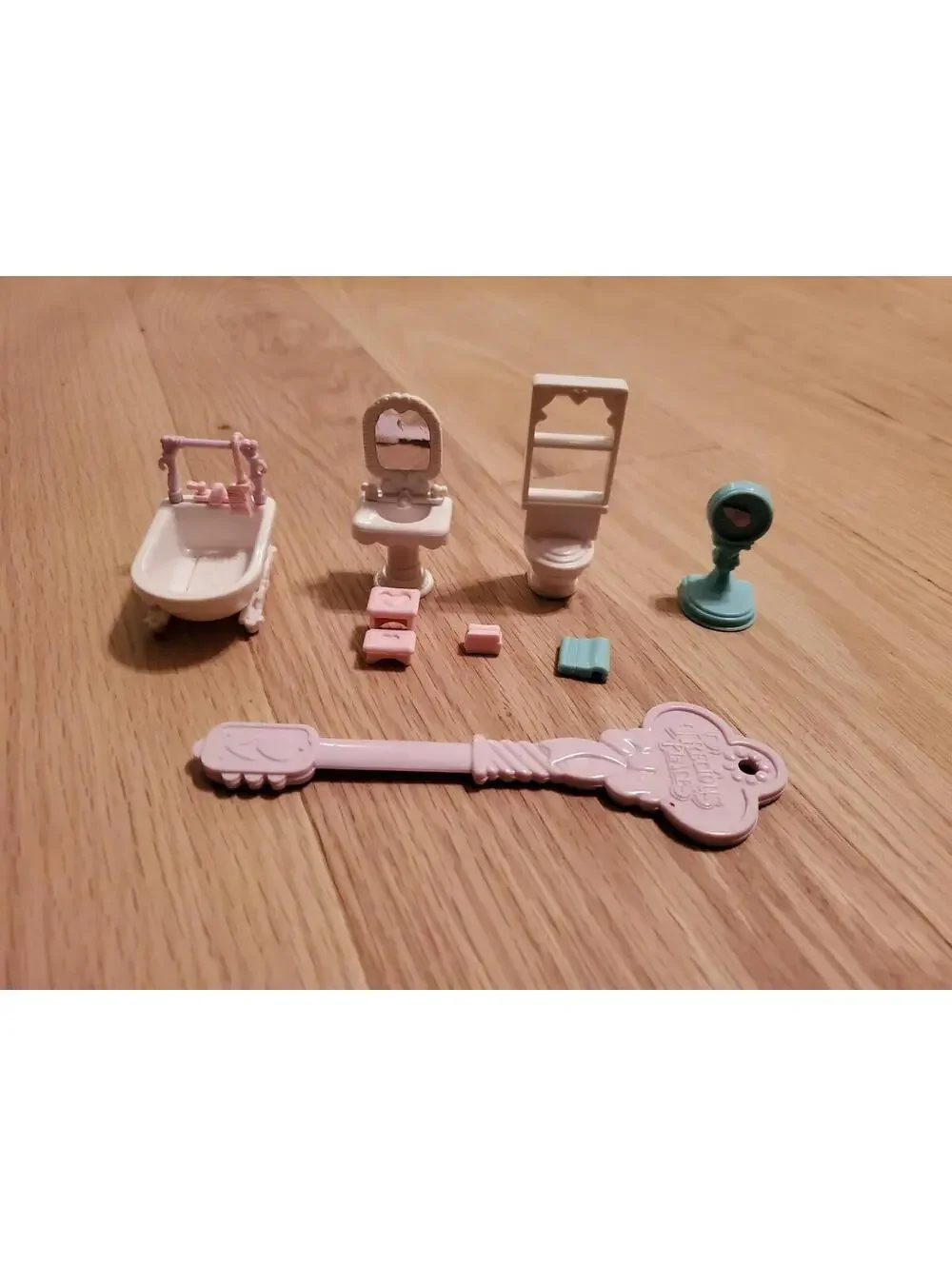 Vintage 1989 Fisher Price Precious Places Bathroom #5174
